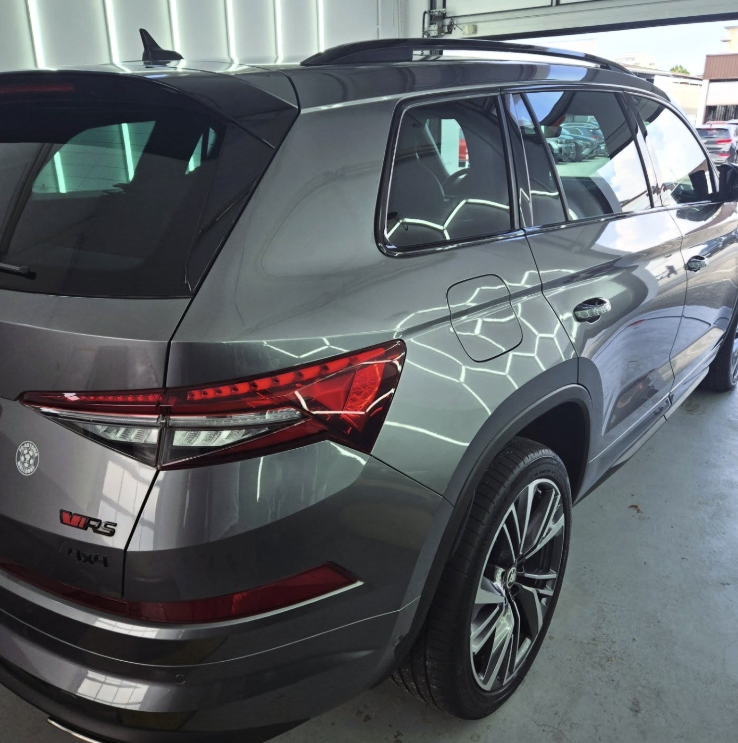 Perfekt aufbereiteter Wohnwagen außen nach Detailing